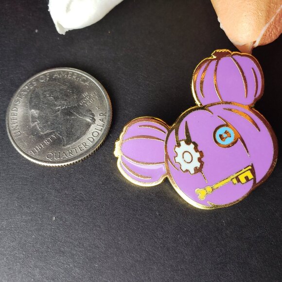 Disney Mickey Mouse Trading Pin Brooch Jack Lantern Pumpkin Key Lapel Pin Brooch - Picture 2 of 6